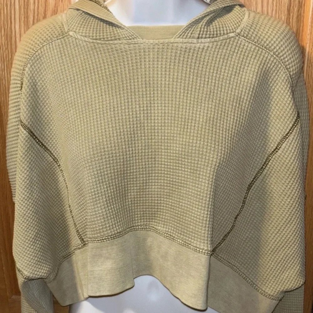 Urban Outfitters Women’s Cropped Hoodie Shirt Thermal Waffle Size XL Relaxed Fit - Picture 2 of 9